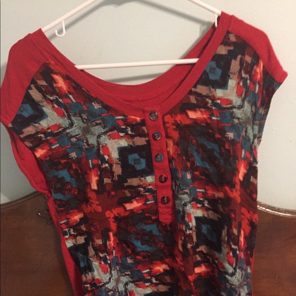 Red and mixed blue top